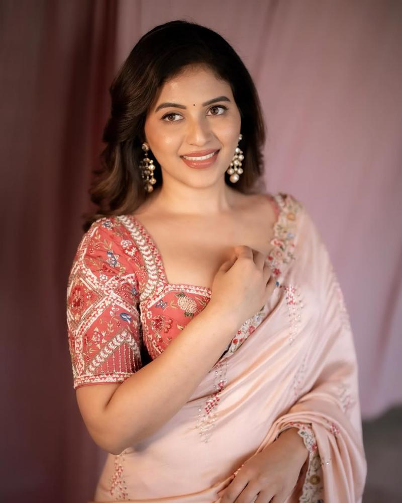 actress-anjali-saree-photoshoot